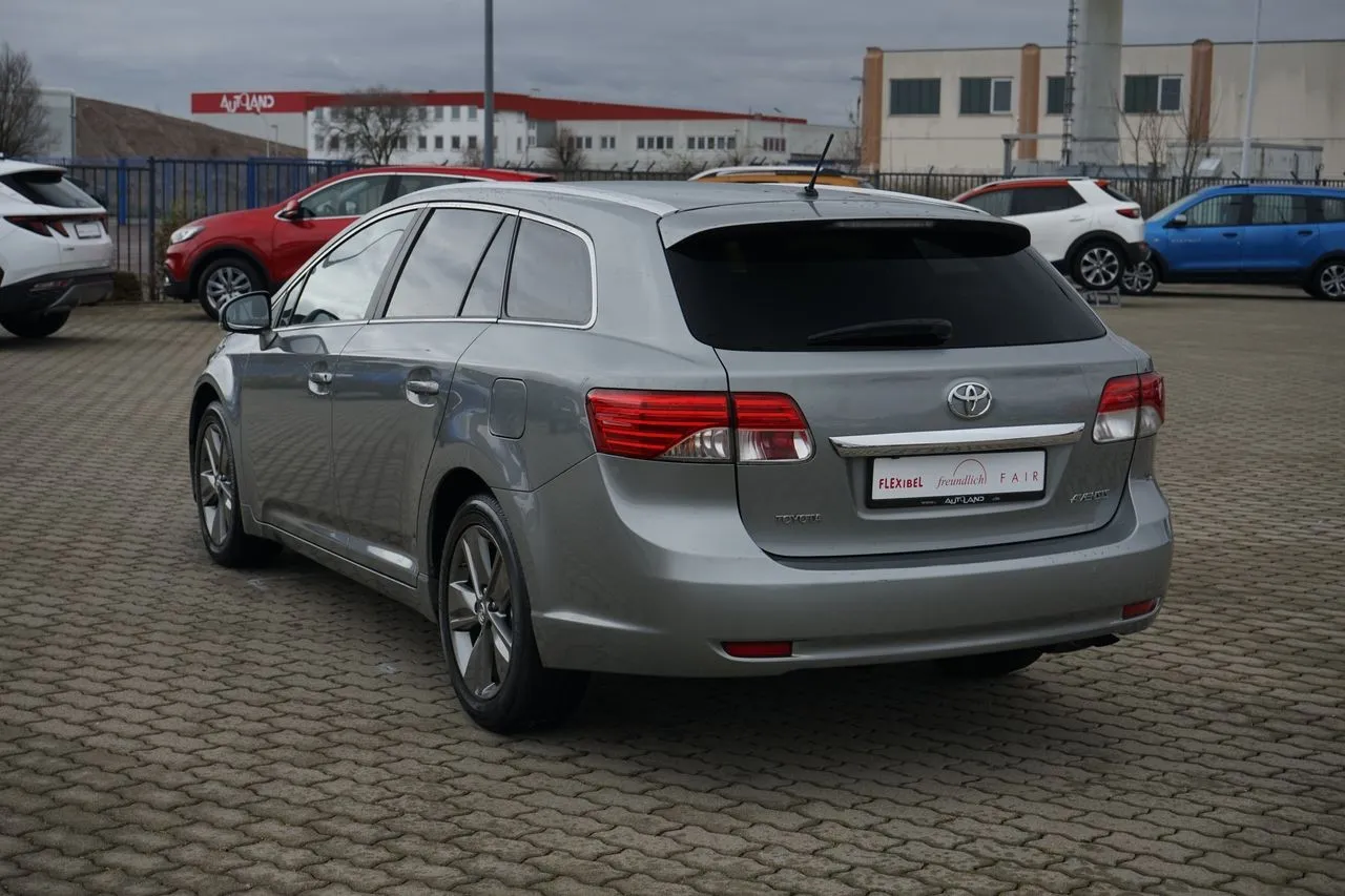 Toyota Avensis 1.8 Premium...  Image 2