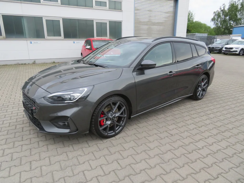 Ford Focus TURNIER 2,3 ST*STYLING PAKET*PERFORMANCE* Image 3